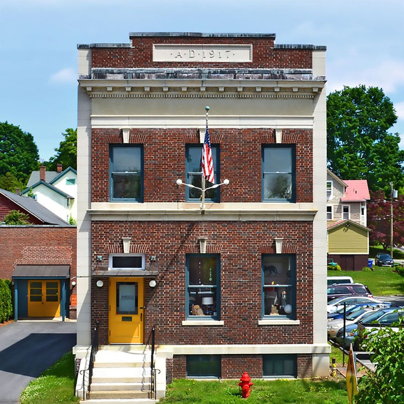 This historic building, formerly the 1917 Southern New England Telephone Exchange, now serves as AMEICO’s headquarters, showroom, and gallery. It showcases a curated selection of modern lighting, home accessories, and design objects from global brands.
