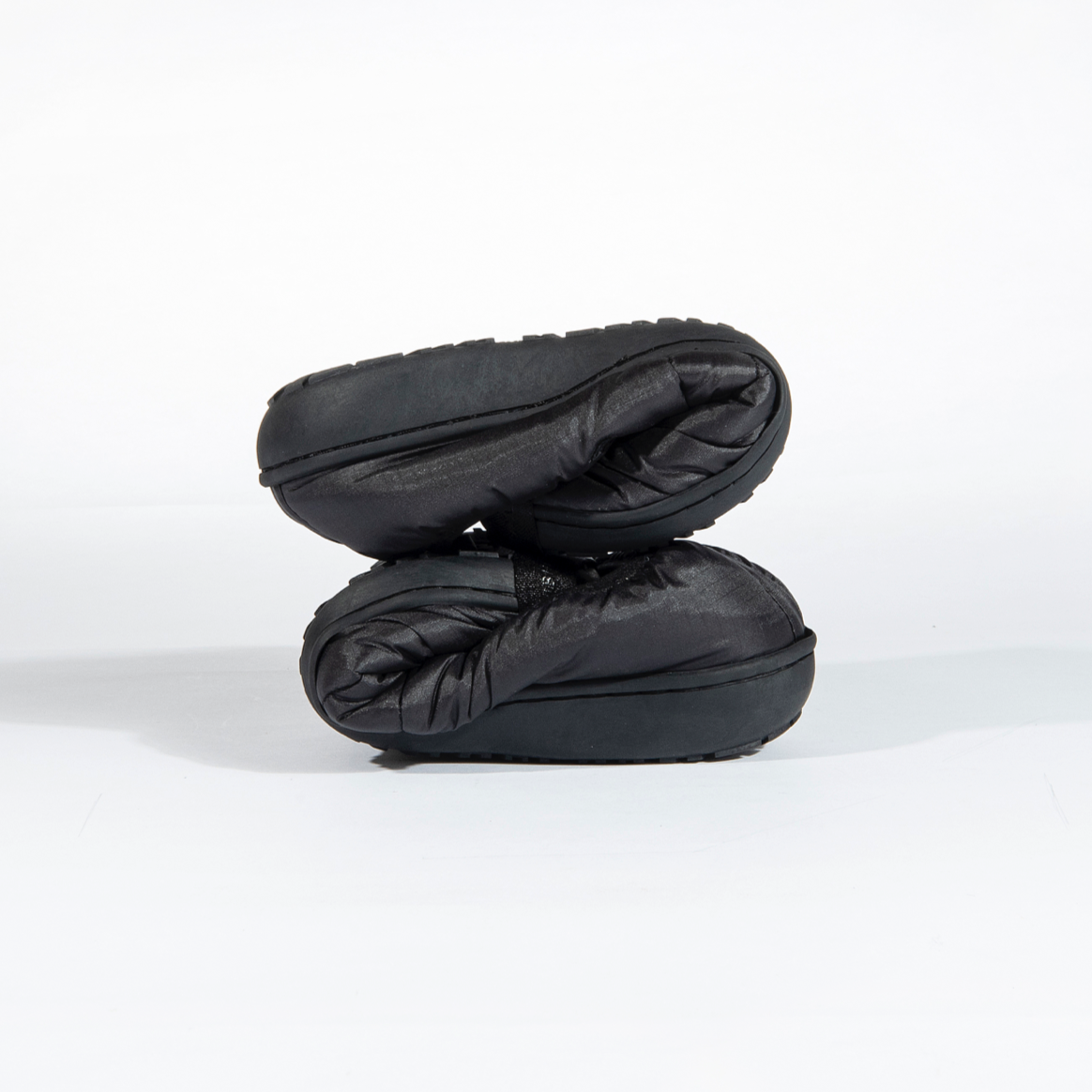 SUBU, a brand known for its stylish, insulated slip-on shoes, offering comfort and warmth with a sleek design, perfect for indoor and outdoor use during colder months.