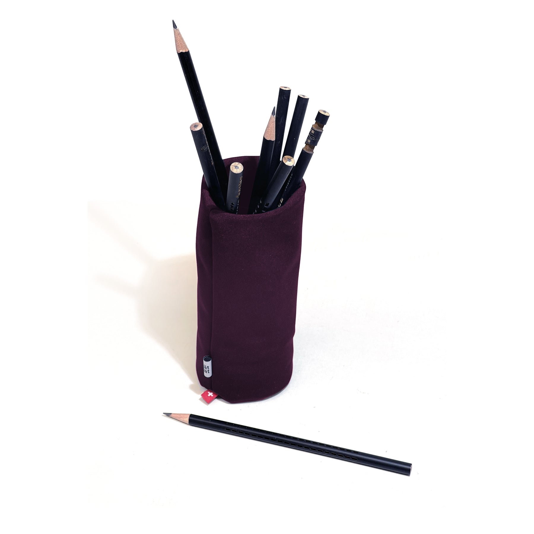 Tät-tat, a design brand known for its elegant, minimalist furniture and home accessories, combining modern aesthetics with high-quality craftsmanship to create functional and timeless pieces.