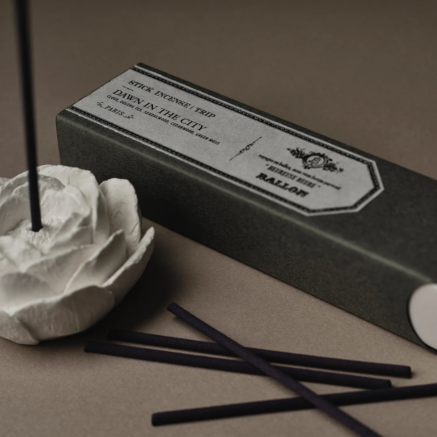 Ballon, Handmade in Tokyo. Relaxation and health care for art lovers. An aroma brand with art-like designs. Aroma ornaments and other Interior aroma products, 100% vegan care cosmetics.