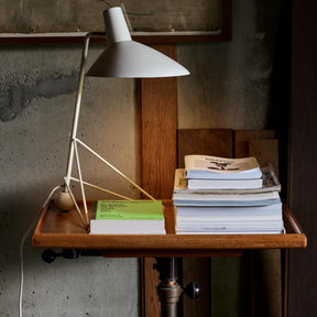 HM8 Tripod Table Lamp