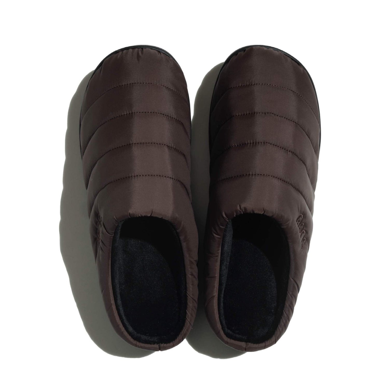 SUBU, a brand known for its stylish, insulated slip-on shoes, offering comfort and warmth with a sleek design, perfect for indoor and outdoor use during colder months.