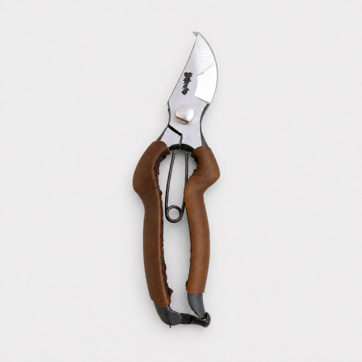 T13-O Pruning Shears, Asymmetrical - Olive Leather Grip