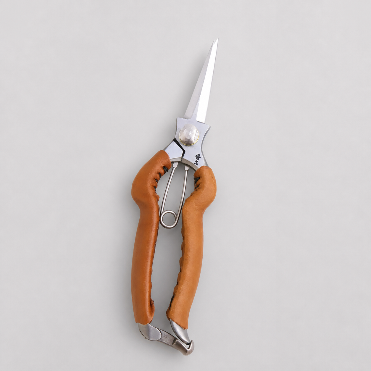 T27-C Pruning Snips, Asymmetrical - Camel Leather Grip