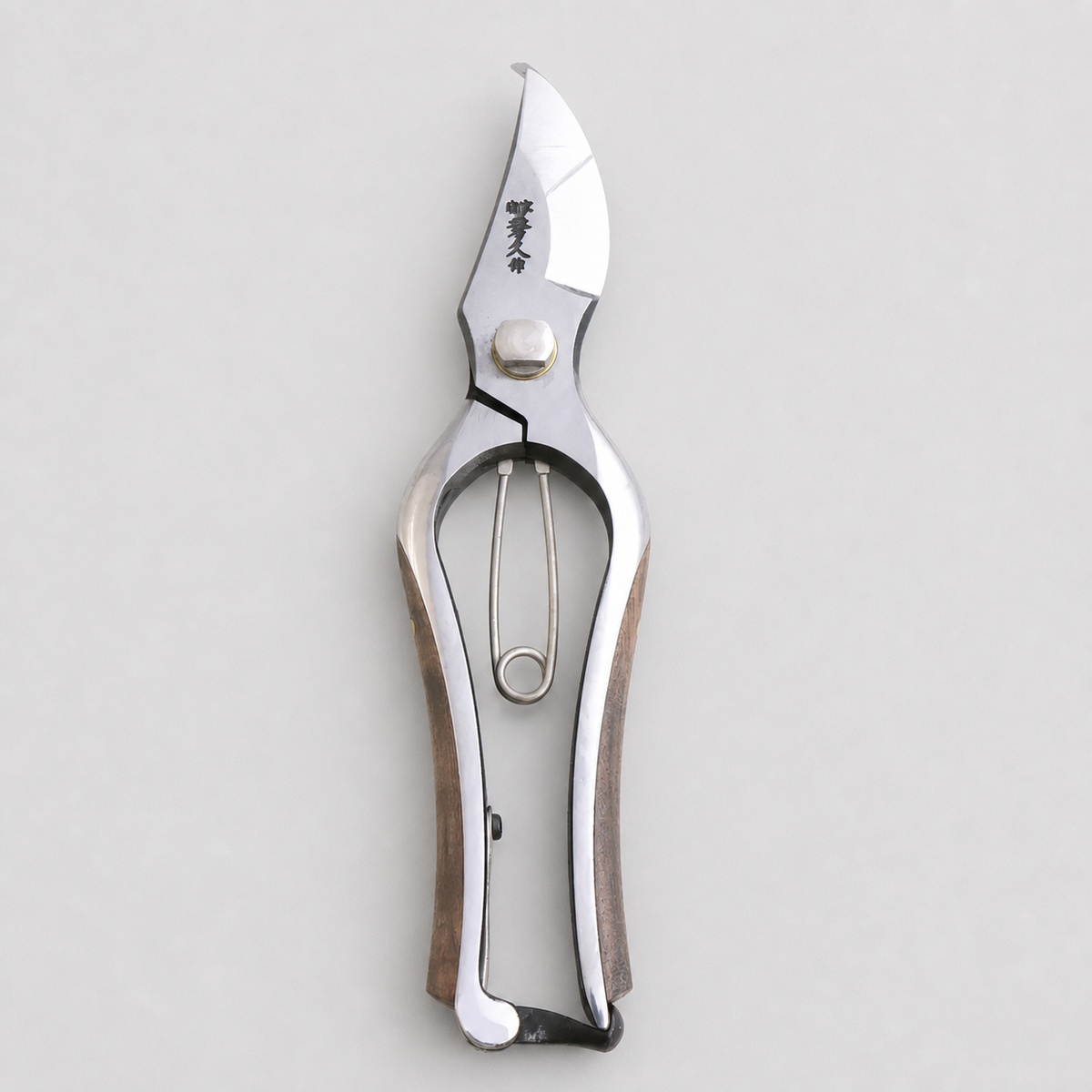 T101 Pruning Shears, Symmetrical - Walnut Wood Grip
