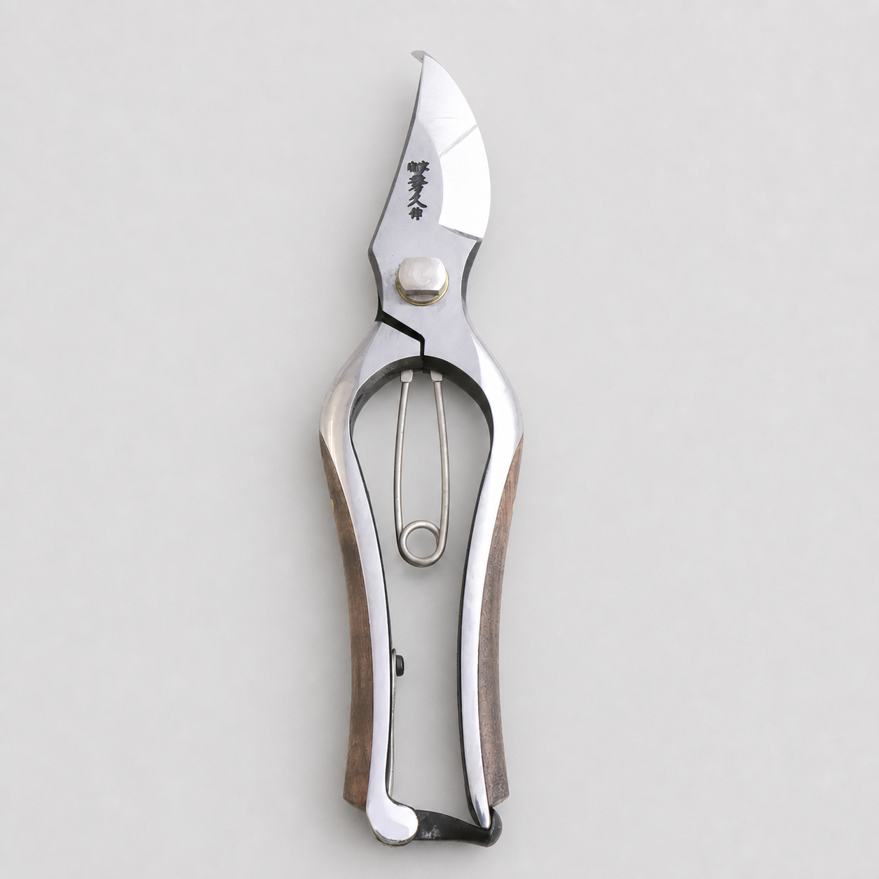 T101 Pruning Shears, Symmetrical - Walnut Wood Grip
