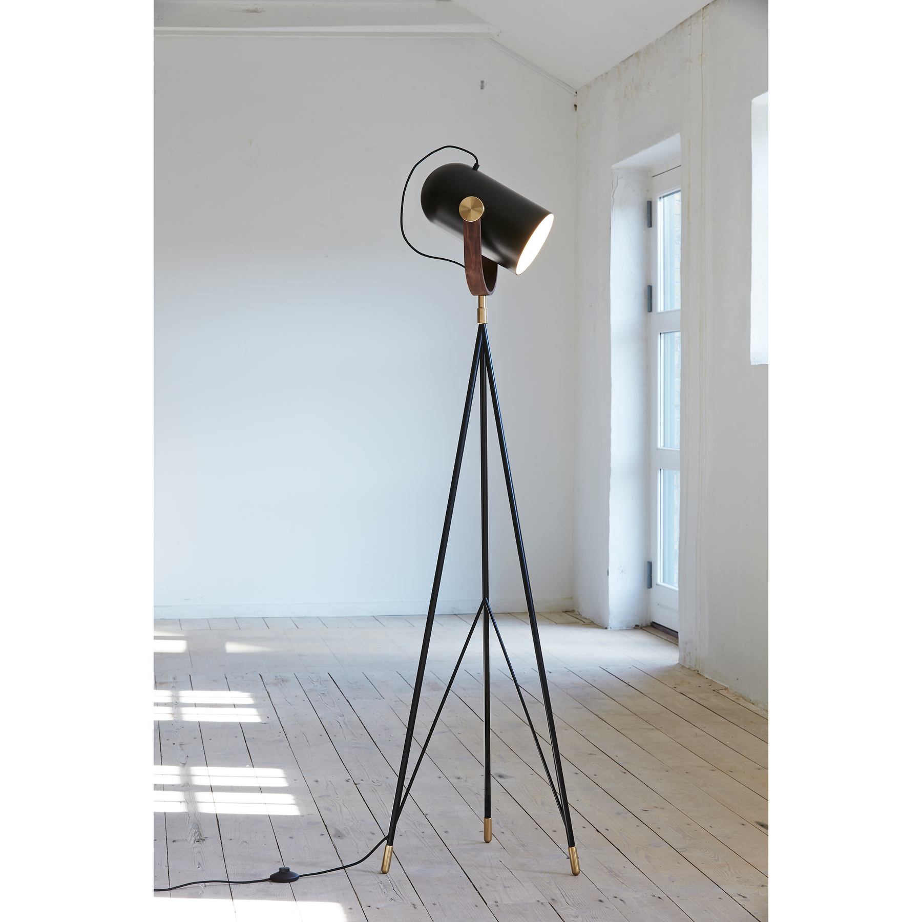 Le Klint, Carronade Floor Lamp - High, Sand / Light Oak